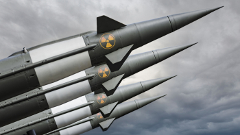 Столтенберг: НАТО обмисля разполагането на повече ядрени оръжия