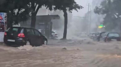 Библейско бедствие удари Плевен: Градът е под вода! Апокалиптични КАДРИ