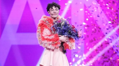 Палав рапър в розово рокле поквари Евровизия, изпрати ни послание ВИДЕО