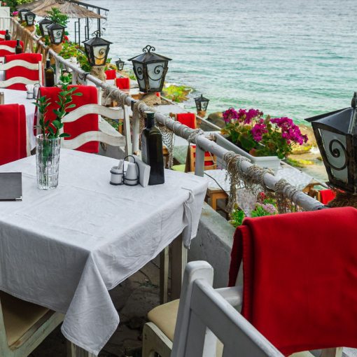 Ресторантите спасяват летния сезон по Черноморието с нова врътка, вкарват готвачи от...