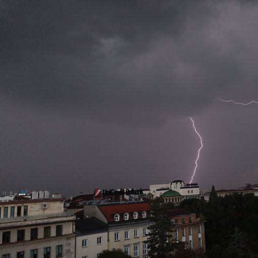 Природата няма прошка, силни бури връхлитат България тези дни