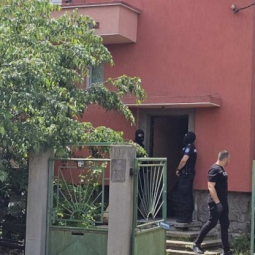 Мощен удар: Столичният "Орландовци" почерня от ченгета, има арестувани