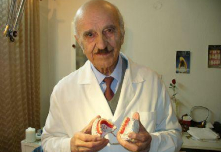 90-годишният зъболекар д-р Кръстьо Вакарелов: Лекувах зъбите на хора от  обкръжението на Кадафи, а в Либия беше забранена частната практикаБЛИЦ -  Новини от България и света