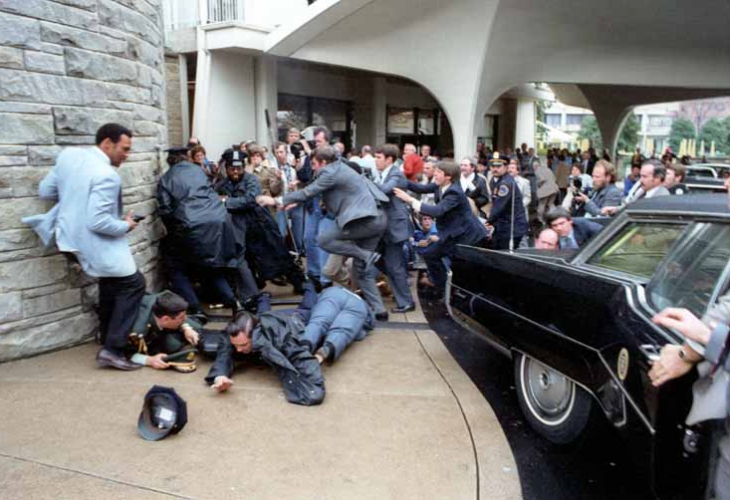 30.3.1981 г.: При покушение американският президент Роналд Рейгън е  прострелян в гърдите