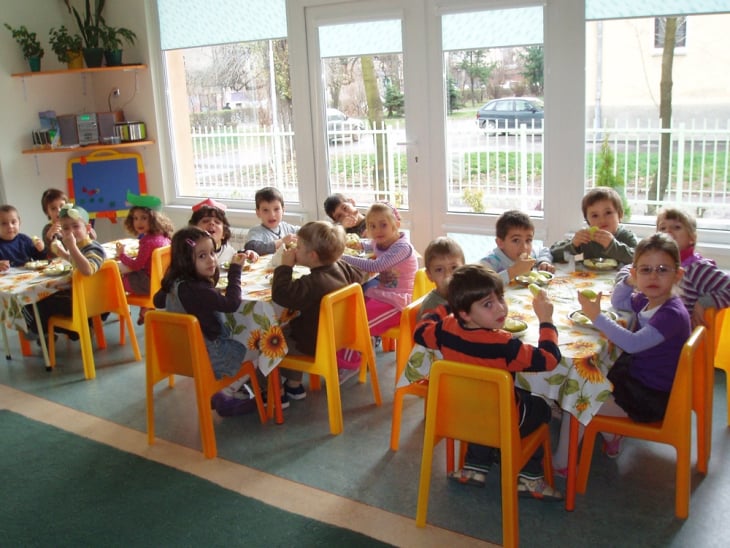 Ужас в наша детска градина, близо 50 деца са натровени, яли...