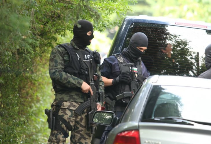 ГДБОП с мощна спецакция в цяла България заради опасни оръжия СНИМКИ