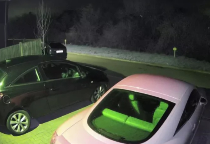 Страховито ВИДЕО запечата призрак, който се опита да открадне кола в две поредни нощи