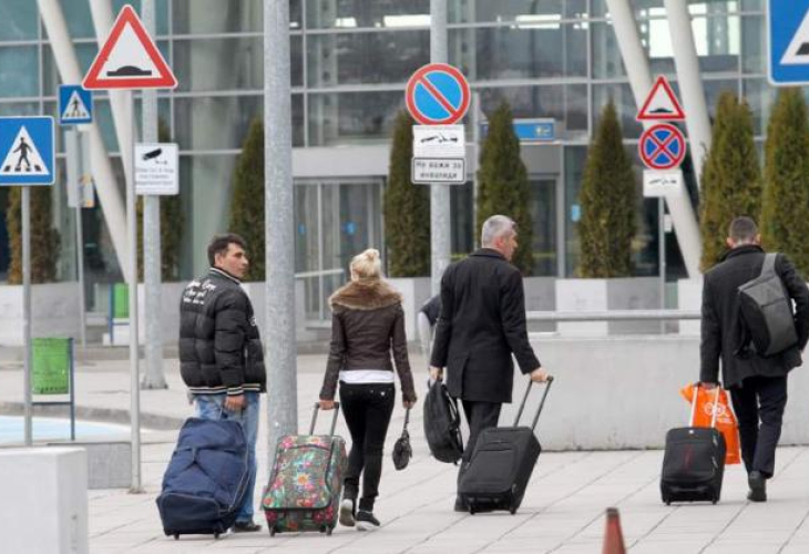 Скандал! Хванаха туроператори без лиценз да возят хора на екскурзии в чужбина