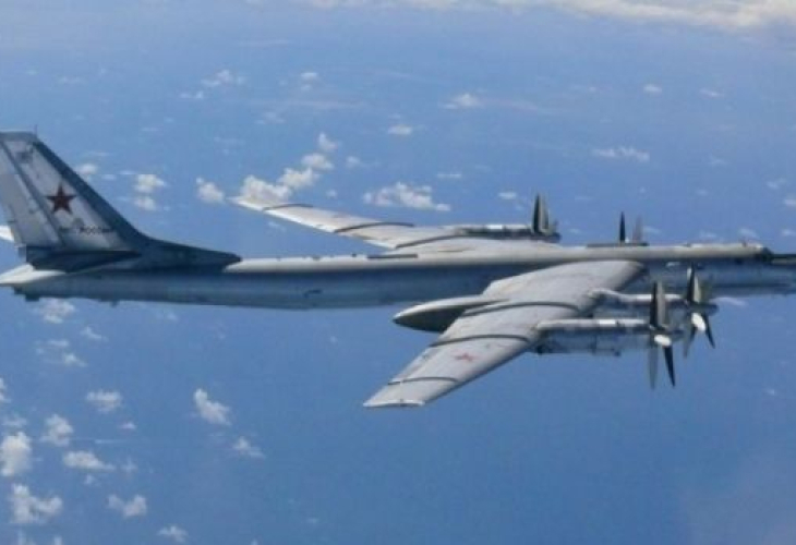 Опасно близо! Два руски стратегически ракетоносци Ту-95МС са прелетели на един хвърлей от САЩ