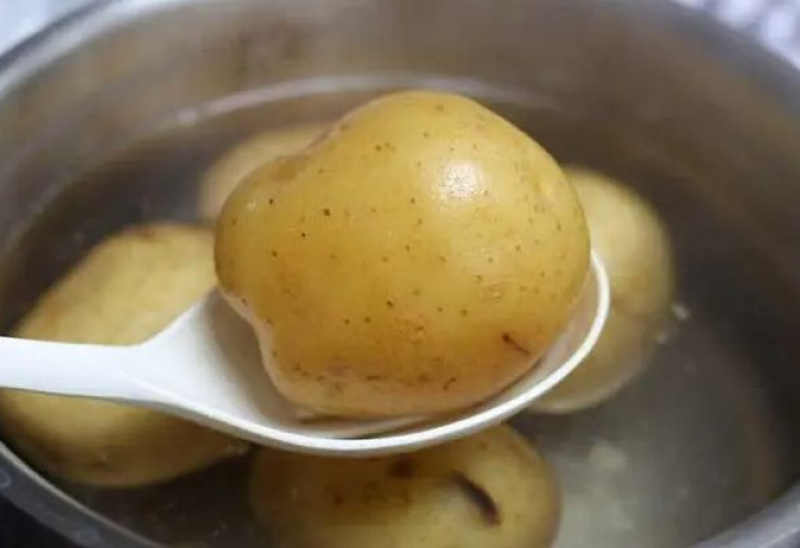 Кулинарна тайна: Ето как да сварите картофите за 2 минути