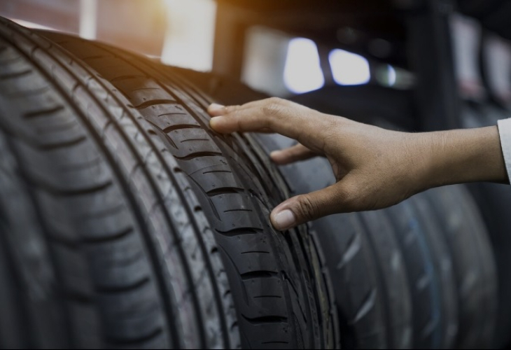 Автомонтьор показа 4 прости проверки на гумите, важни за всички собственици на коли ВИДЕО