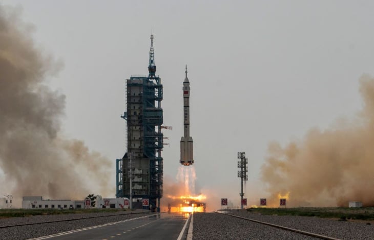 Си Ен Ен: Русия и Китай преследват космическото господство на САЩ