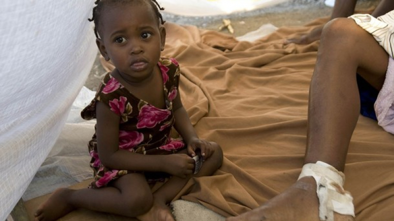 18-месечно бебе бе намерено живо под развалините в Хаити