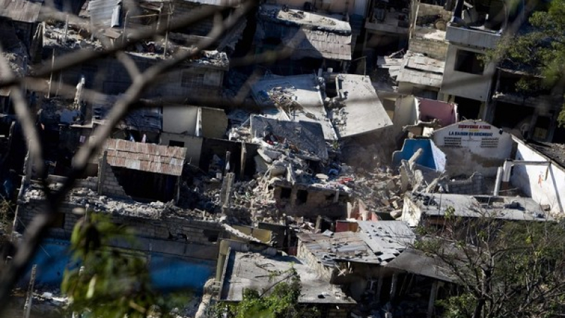 150 000 са жертвите в Хаити, нов трус от 5.5 разлюля острова