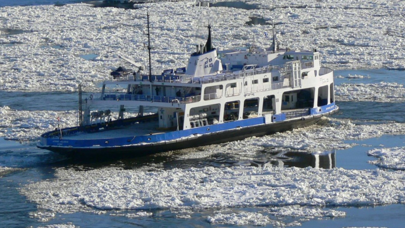 850 пътници на ферибот приковани от леда