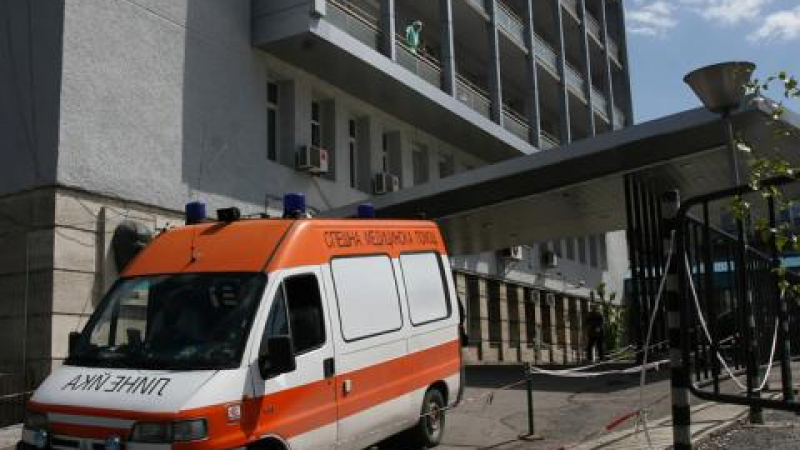 Сляп мъж в “Пирогов”, ударили го по главата на трамвайна спирка