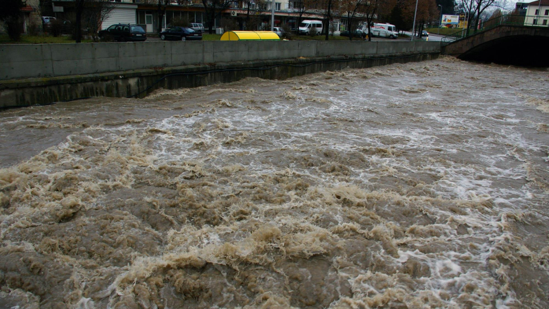 ЖП-гарата в Хасково стана подводна