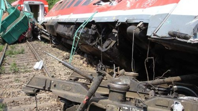 18 загинали след сблъсък на два влака