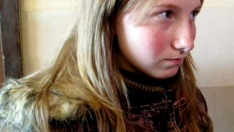 Ученичката Ивона от Бобов дол признава: Не ме изнасилиха, само малко ми го вкараха!
