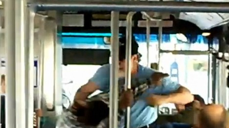 Кютек в автобус e тотален хит в YouTube