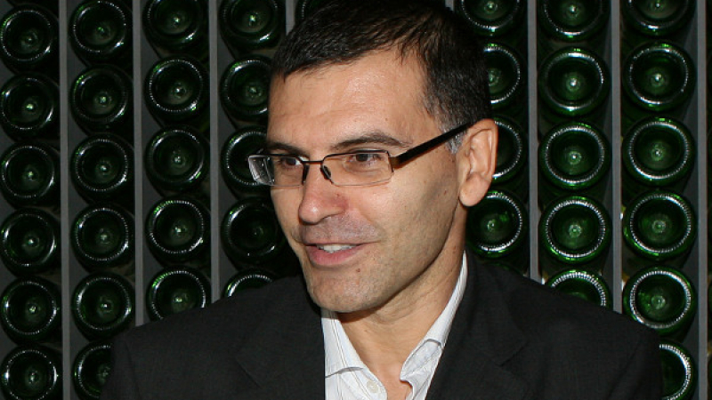 Симеон Дянков спуска нови бонуси и заплати на чиновниците от 1 януари 2011 г.
