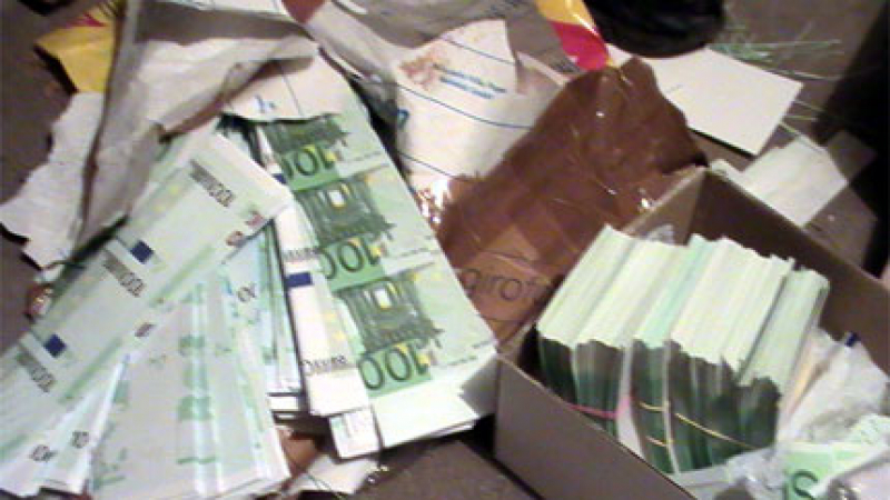 Разбиха група за фалшифициране на валута и документи