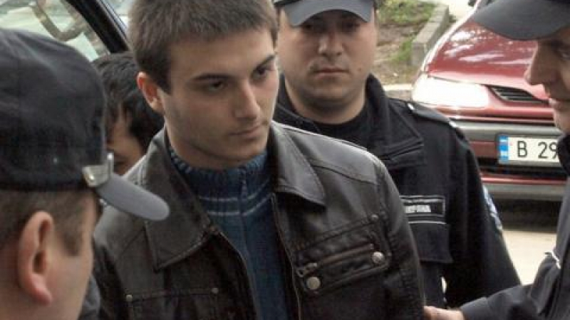 Подсъдимият Георги трил снимки от телефона си след убийството на Радостина