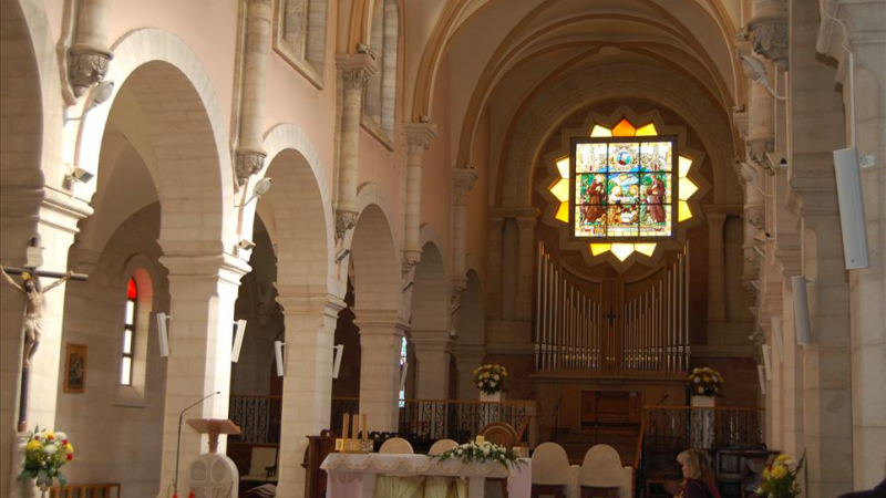 Обраха Католическата църква във Варна по време на литургия