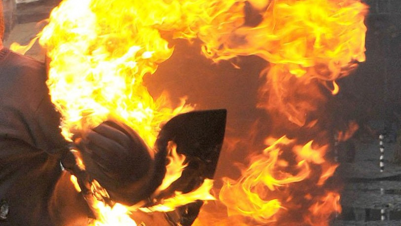24-годишен изгоря като факла при катастрофа