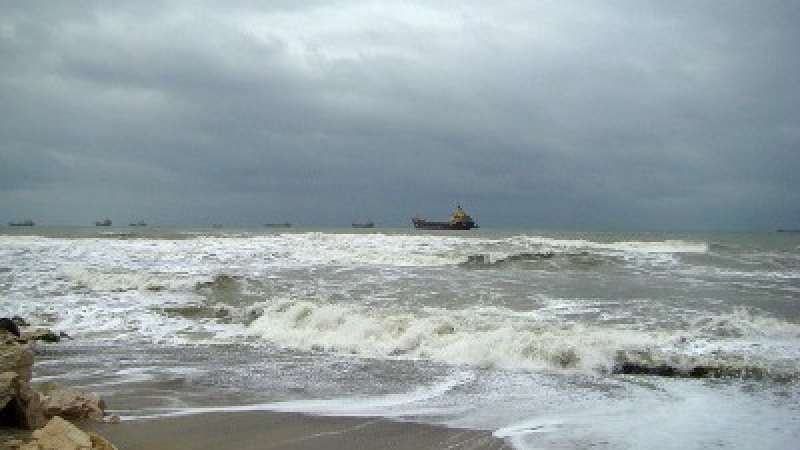 Буря изхвърли български кораб на плажа край Таранто