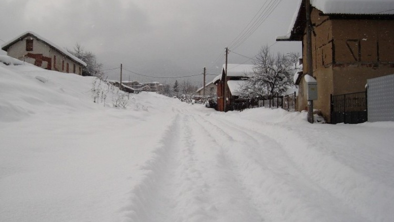 Снегът държи Хасково в бедствено положение 