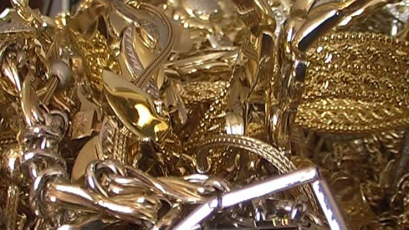 Злато за 80 хиляди спипаха митничари 