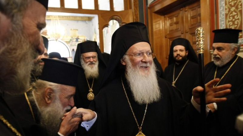 Гръцката православна църква на протест