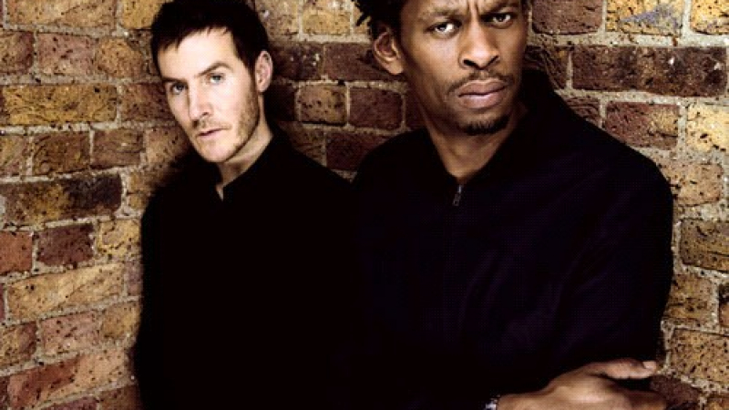 Кралете на трип-хопа Massive Attack идват на 15 юли