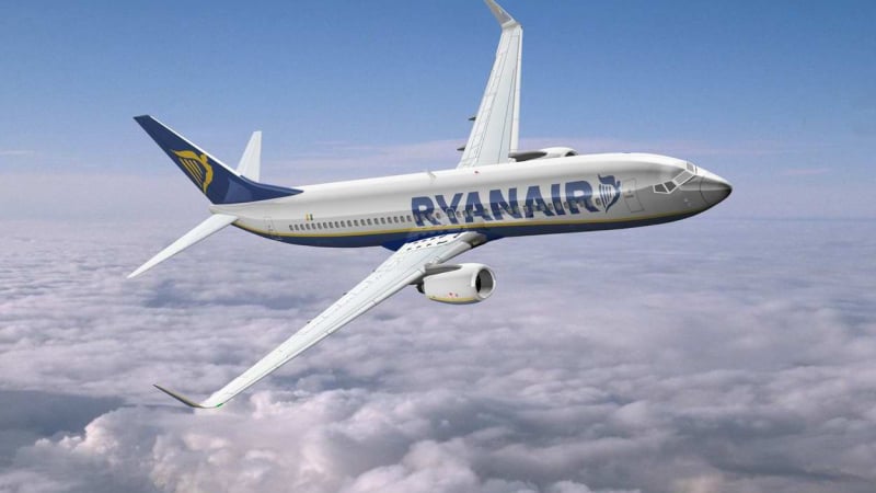 Пълен шок! Ryanair приземи пътници за Корфу на друг остров и ги остави там
