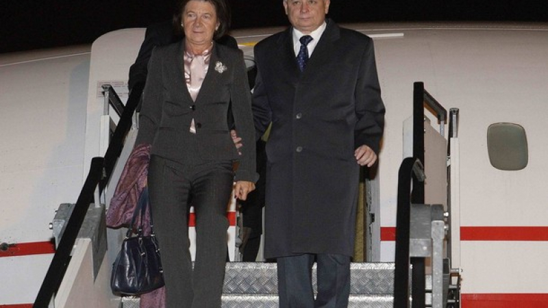 The Guardian оповести странна вест за тленните останки на бившия полски президент и съпругата му! 