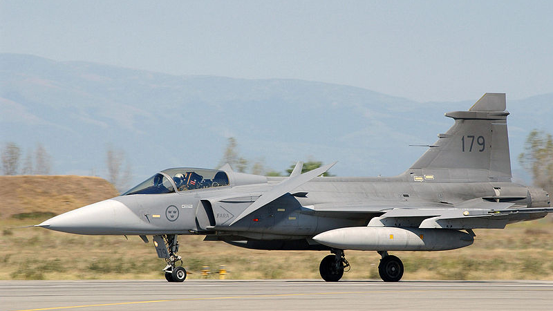 Швеция ни предлага изтребители „Грипен” на цената на втора ръка F-16