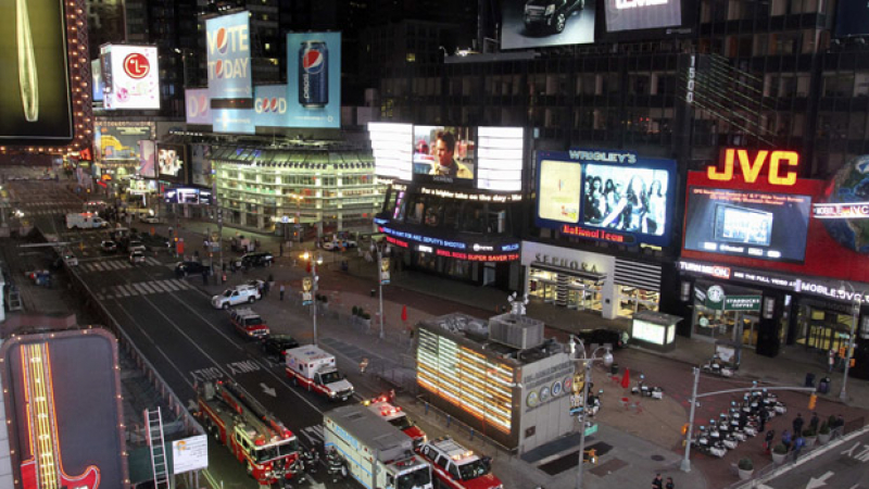 Кола-бомба евакуира &quot;Таймс Скуеър&quot; в Ню Йорк