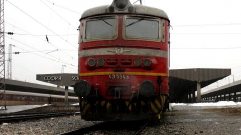 Откраднати кабели бавят влака от Бургас с 4 часа 