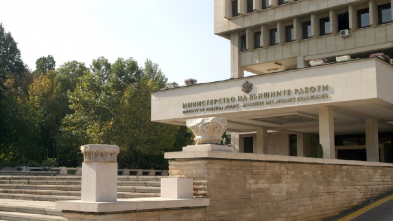 Заместник-държавният секретар на САЩ Джеймс Стайнберг пристига за един ден в София