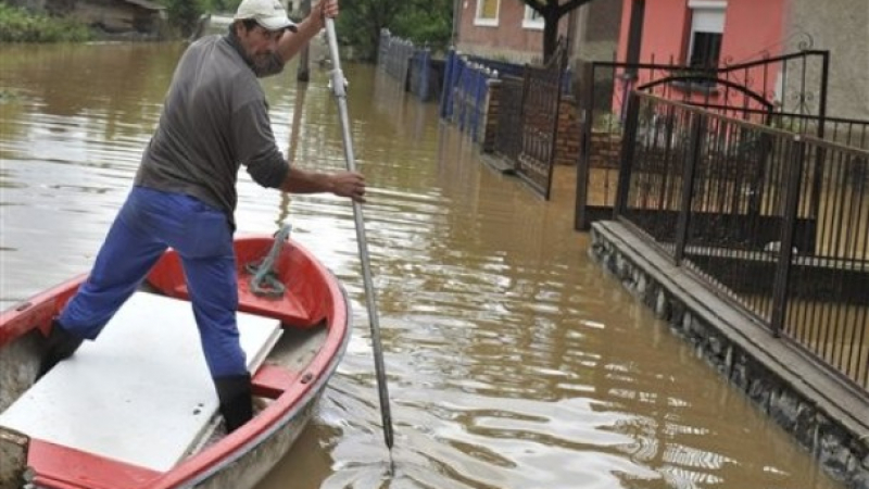 Евакуираха 2000 унгарци заради наводнения