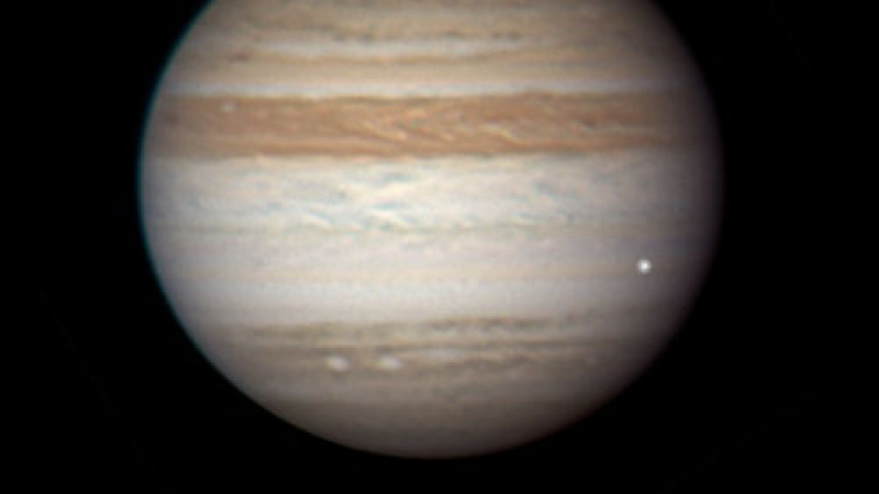 Неизвестно небесно тяло нощес блъснало Юпитер
