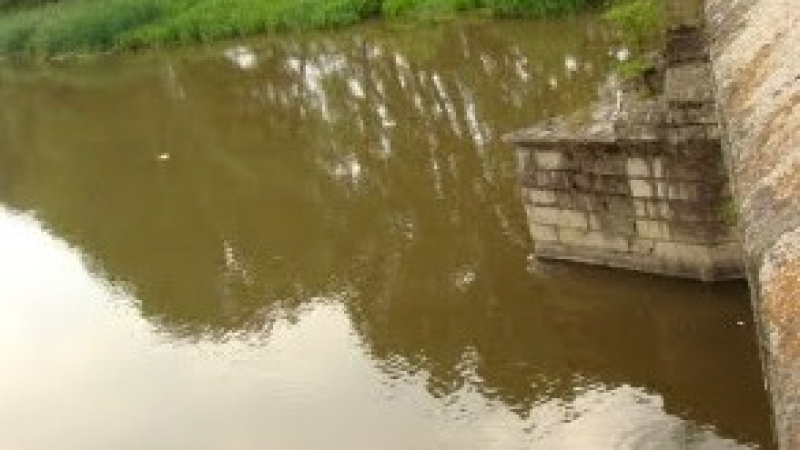 Жена се удави в Разградско, падна от мост заради кравата