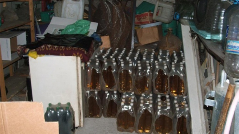Спецполицаи тарашиха нелегален цех за алкохол