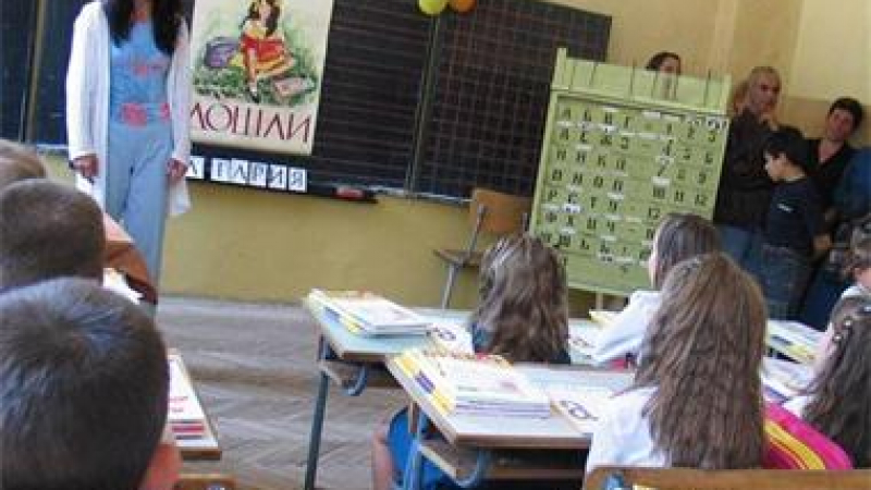 Забавачката задължителна: половината първокласници не говорят български