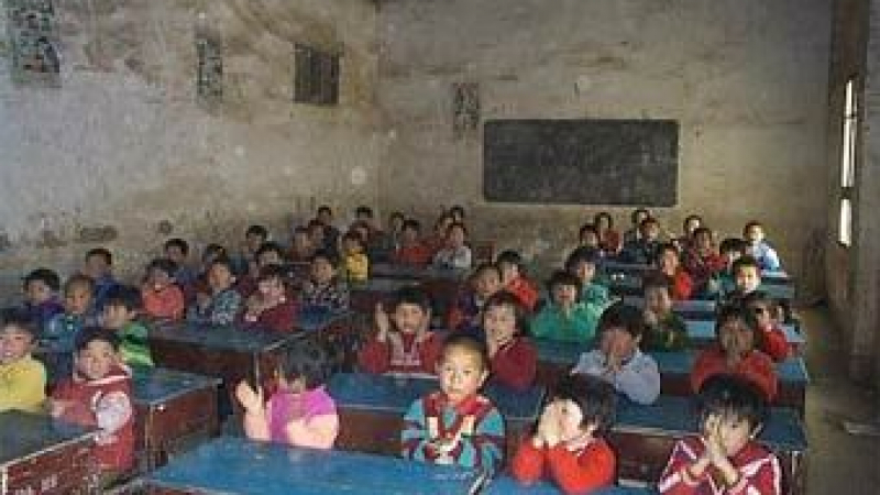 Китаец закла трима малчугани и учител от детска градина