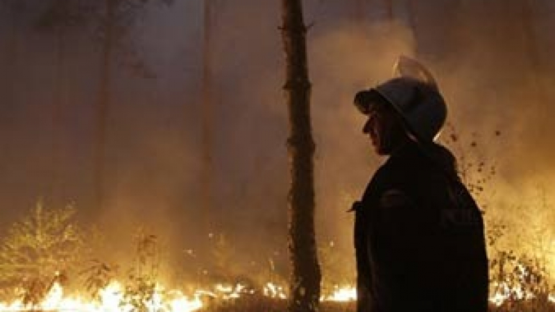 Пожарникар отиде да гаси огнен ад в Бяла и стана най-страшното