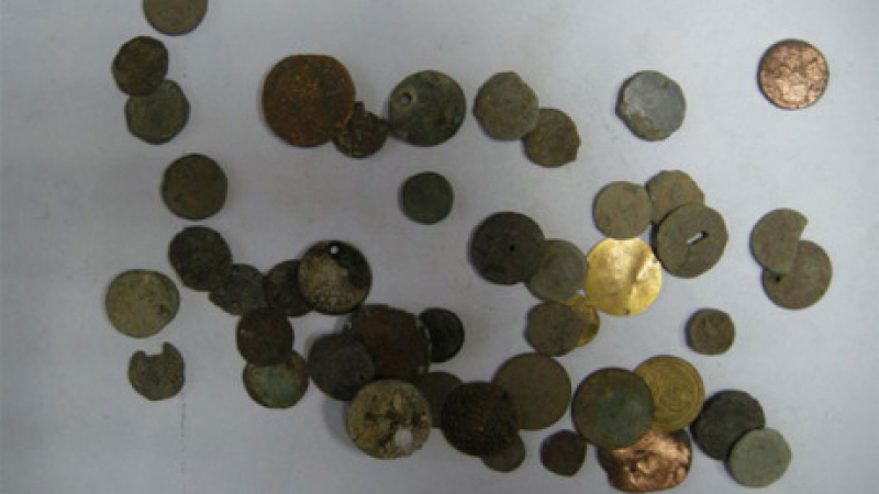 Антимафиоти откриха около 380 старинни артефакта в софийско жилище
