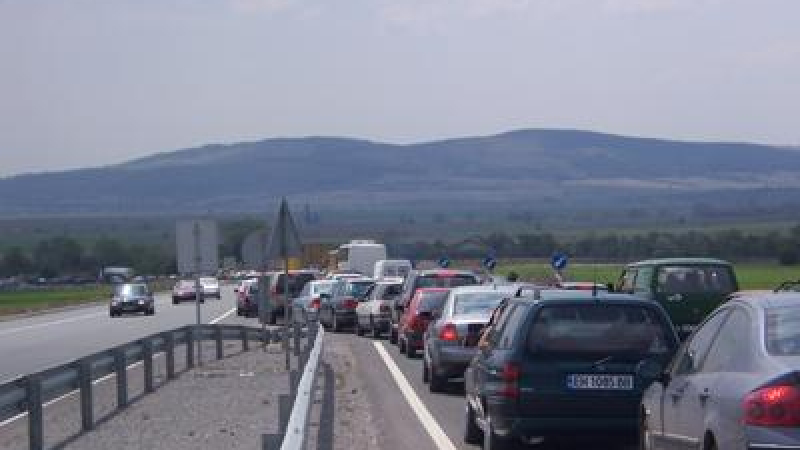 Катастрофа блокира движението към Бургас 

