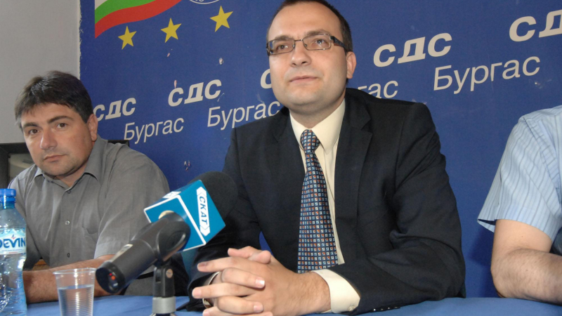 Лидерът на СДС: Министър Димитров е човекът-гаф, да си ходи